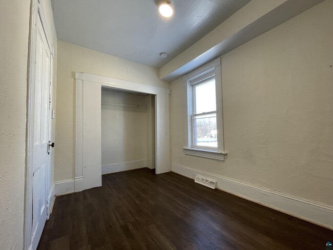 Building Photo - 312 11th Ave E