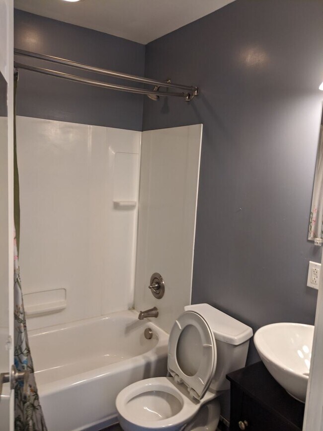Foto del edificio - South Oakland Large and renovated 3 bedroo...