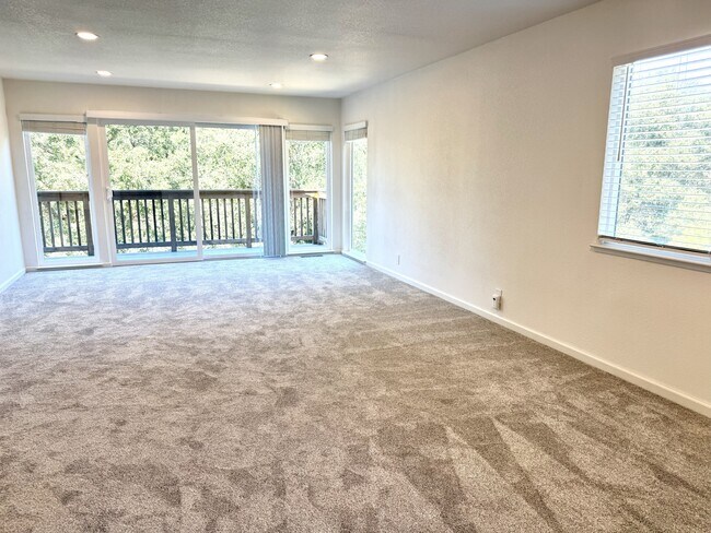 Building Photo - 628 Canyon Rd