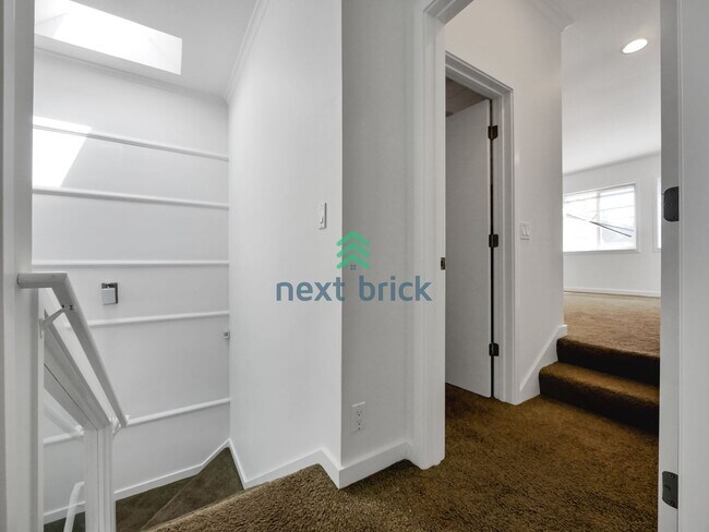 Building Photo - Newly Remodeled 3 Bed 3 Bath for Rent!