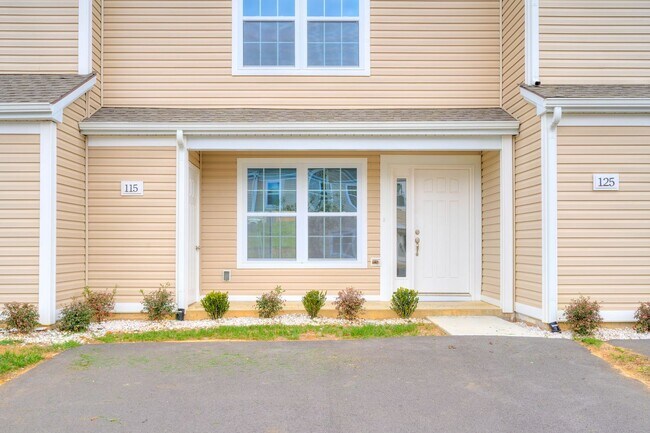 Building Photo - Available for the 2026-2027 lease term.