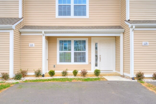 Building Photo - More units and move-in options available!