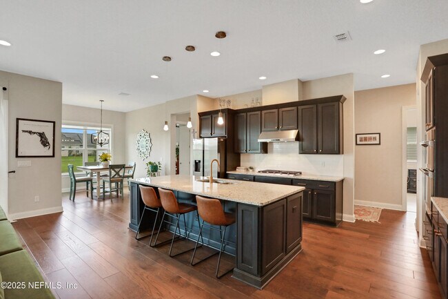 Foto del edificio - 520 Back Creek Dr