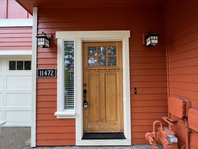 Foto del edificio - Lovely Town Home, Dead End Street, 3Br-2.5...
