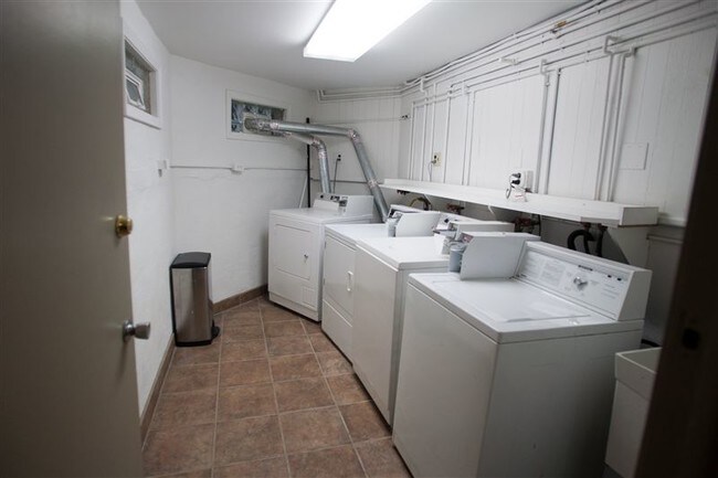 Foto del edificio - 1303 Wilmot St