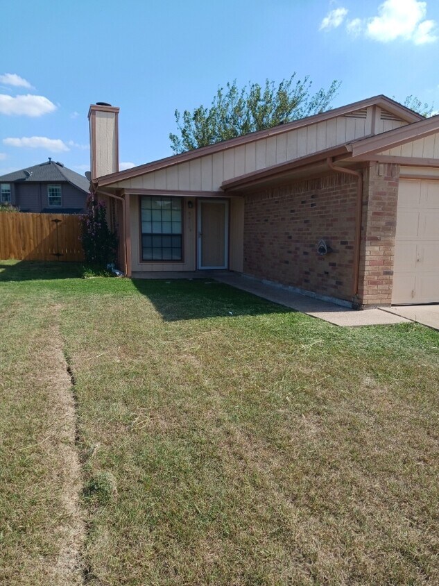 Primary Photo - 5810 Silver Sage Dr