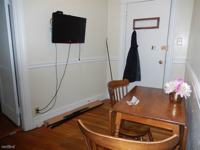 Building Photo - 2 br, 1 bath  - 64 Woodstock Ave