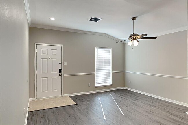Building Photo - 10835 Barker View Dr