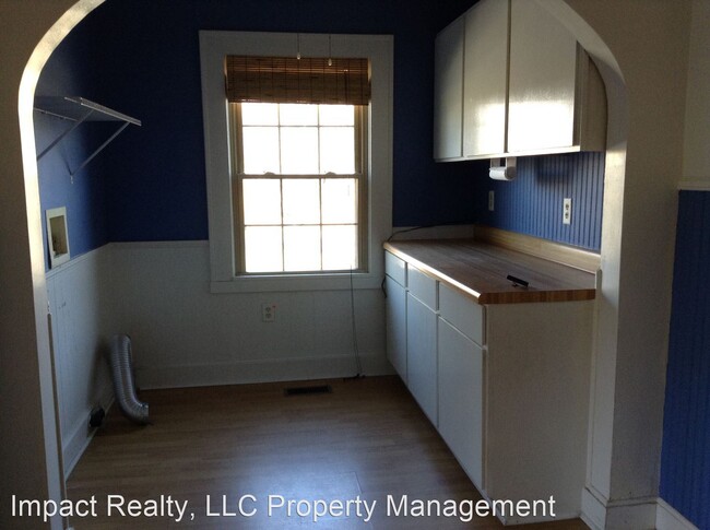 Building Photo - 3 br, 1.5 bath House - 901 Edgewood
