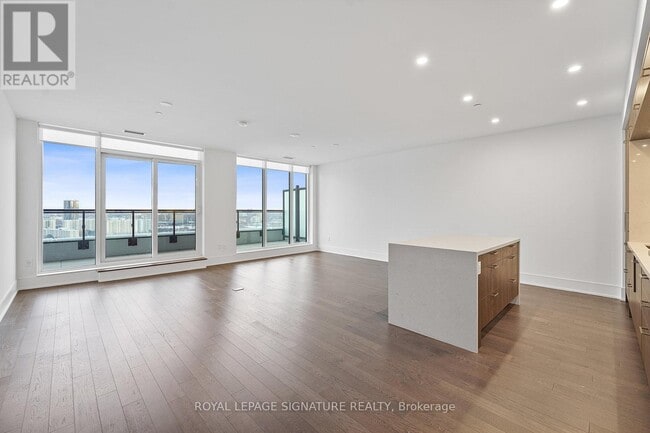 Photo du bâtiment - 30 Inn On The Pk Dr