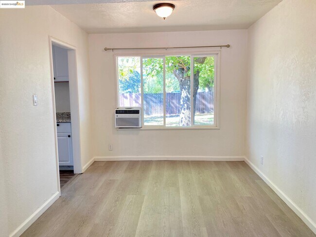 Foto del edificio - 230 Cleaveland Rd