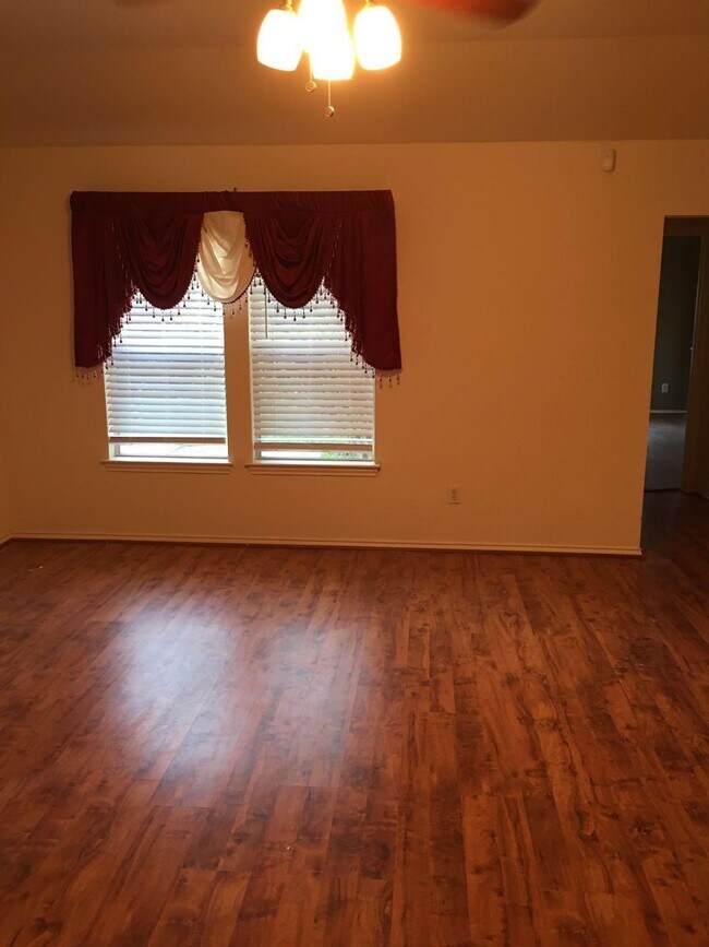 Foto del edificio - 2920 Emerald Brook Ln