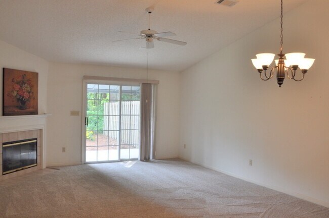 Building Photo - 3556 Killarney Plaza Dr