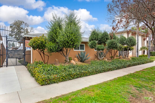 Edificio - 1330 E San Bruno Ave