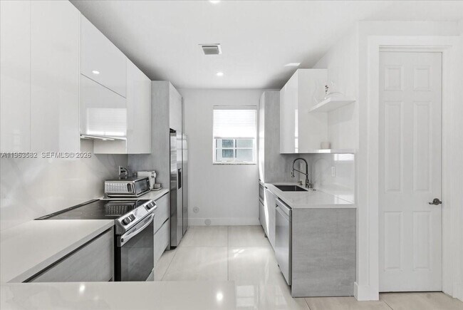 Foto del edificio - 7743 SW 99th St