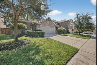 Building Photo - 8922 Pinenut Dr