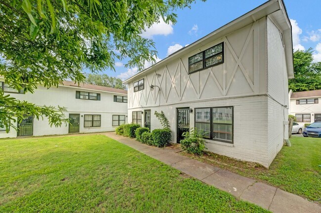 Foto del edificio - 674 Hobbs Dr