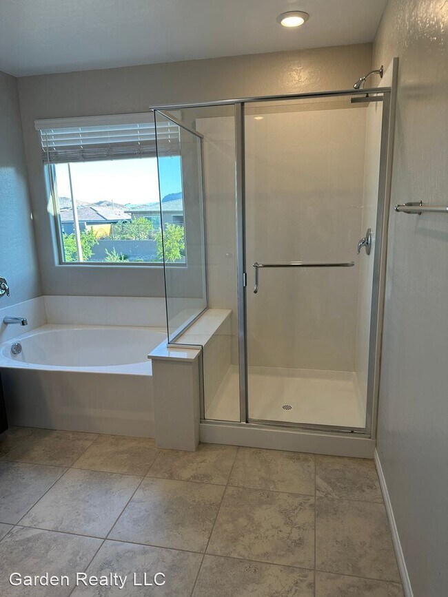Foto del edificio - 5 br, 3 bath House - 12547 Island Bells Ave.,