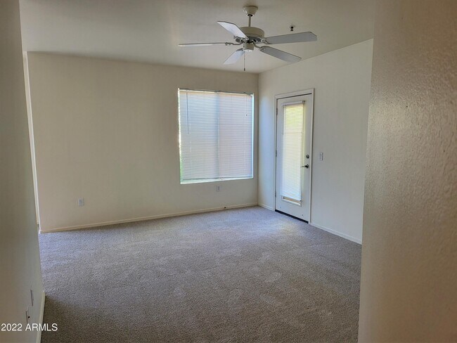Building Photo - 4925 E Desert Cove Ave
