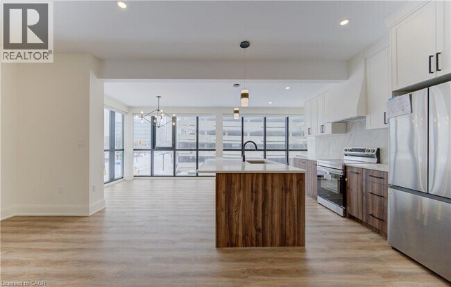 Building Photo - 119 Joseph St