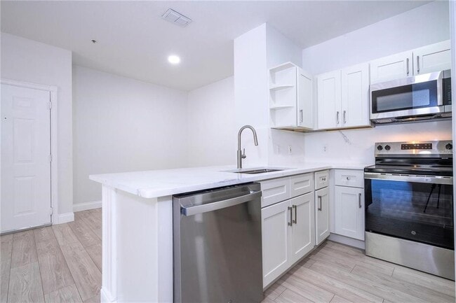 Building Photo - 1375 Lake Shadow Cir