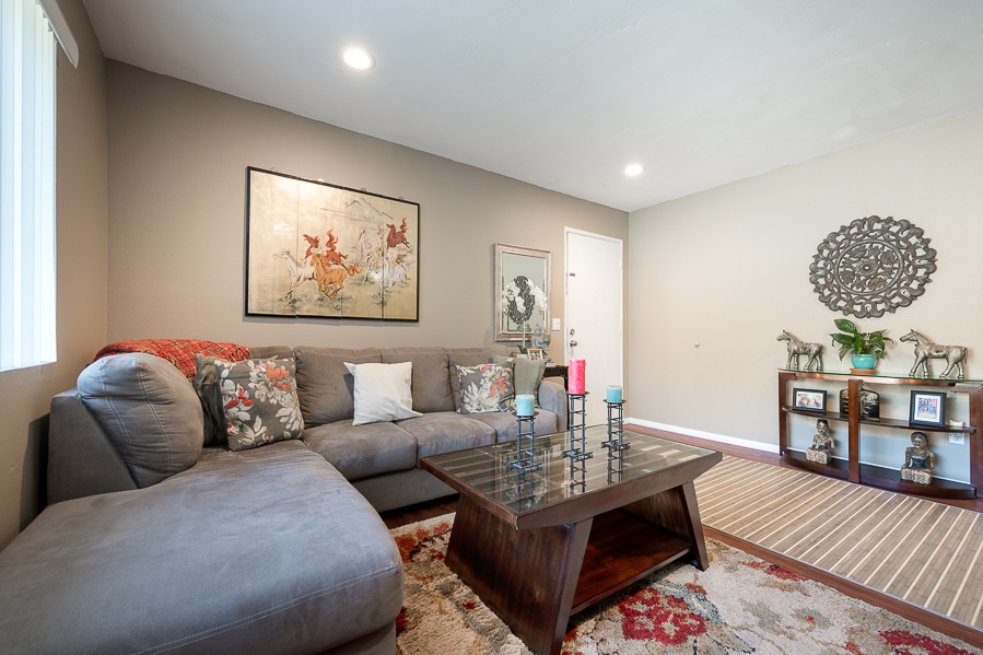 Foto principal - 10760 Magnolia Ave