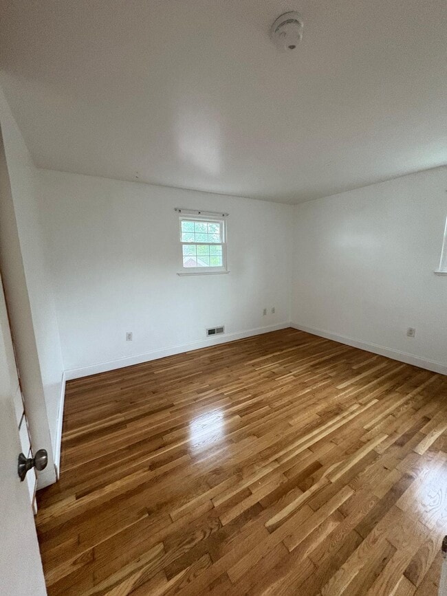Building Photo - 1325 Middleford Rd