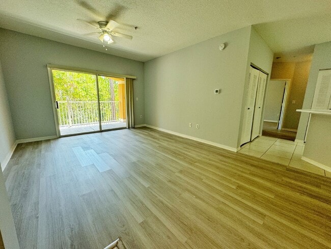 Building Photo - Updated 2BR/1BA Florida Club Condo! Available Soon!