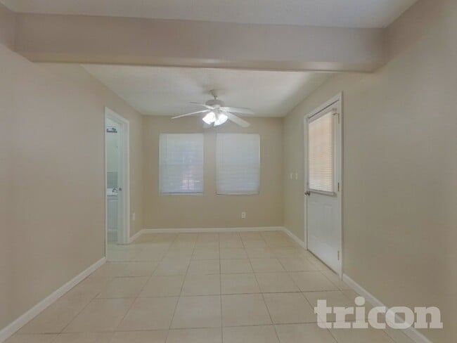 Foto del edificio - 15375 Hopedale Ln