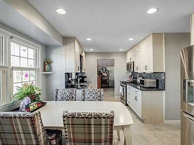 Foto principal - 372 Taylor Ave