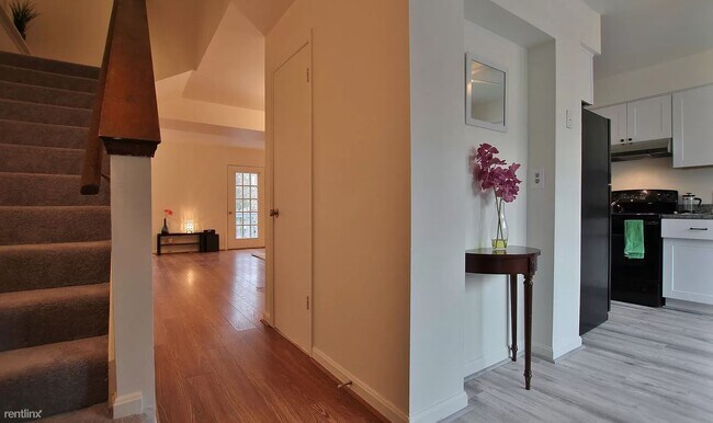 Building Photo - 3 br, 2.5 bath Townhome - 15211 Streamside...