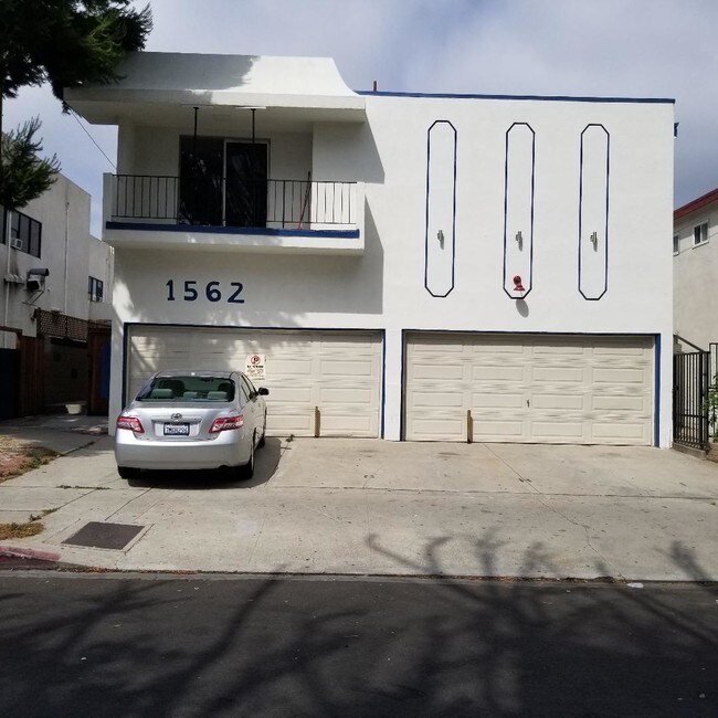 Building Photo - 1562 Barry Ave