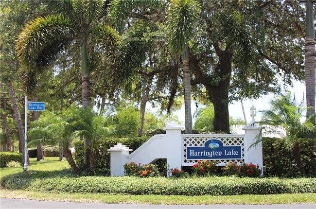 Foto del edificio - 809 Harrington Lake Dr N