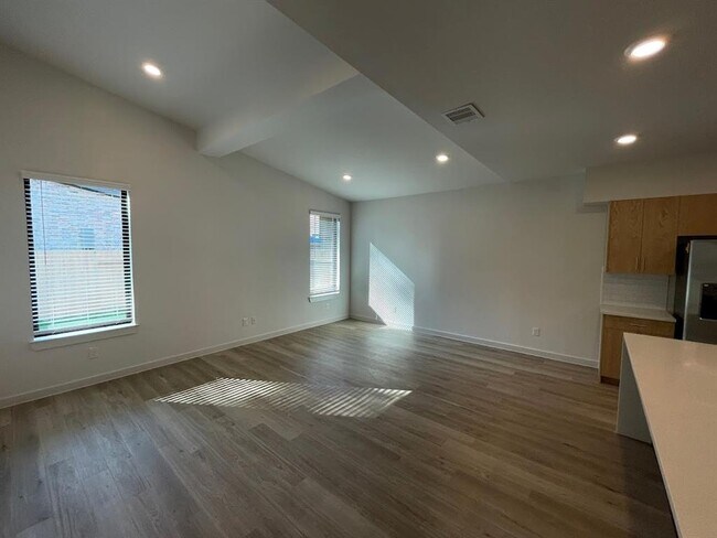 Building Photo - 2519 Appian Way