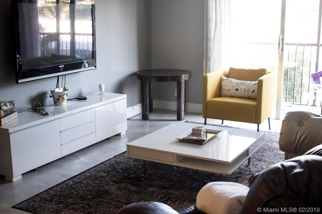 Building Photo - CASA BLANCA CONDO