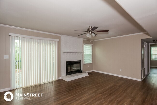 Building Photo - 5100 Chestnut Lake Dr