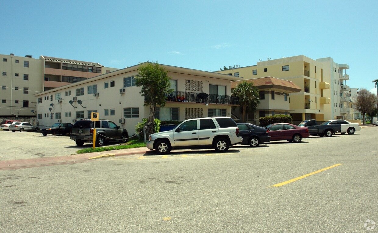 Primary Photo - 2025 Bay Dr
