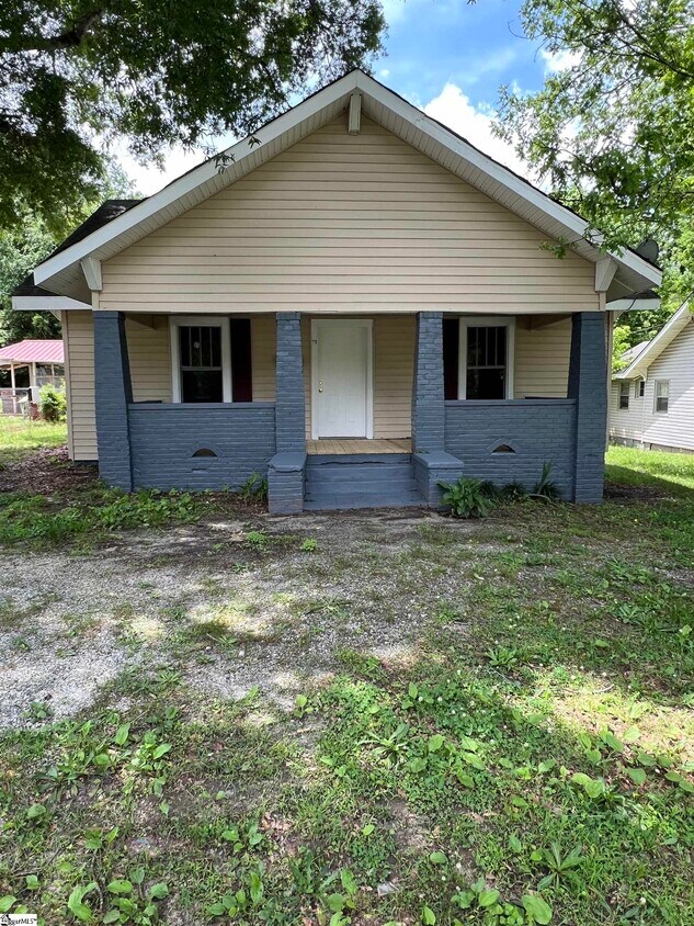 111 Cora St, Laurens, SC 29360 Condo for Rent in Laurens, SC