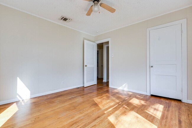 Building Photo - Charming 2 Bedroom Home in Santa Rita!!