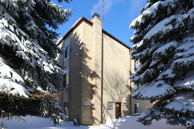 Foto del edificio - 740 Piper Ln