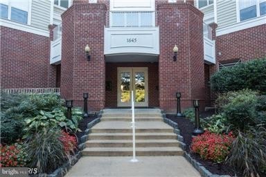 Building Photo - 1645 International Dr