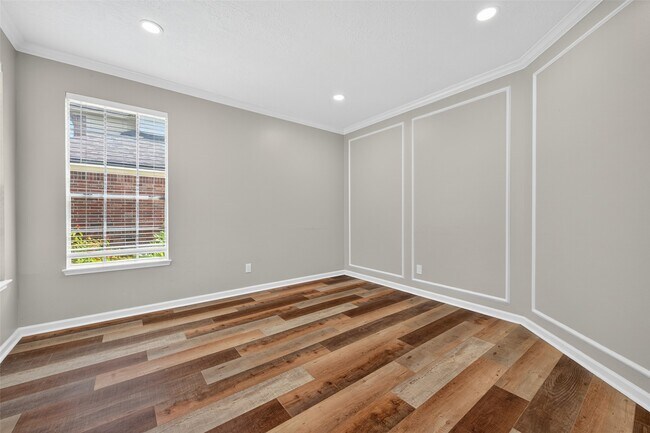 Building Photo - 818 Hyacinth Pl
