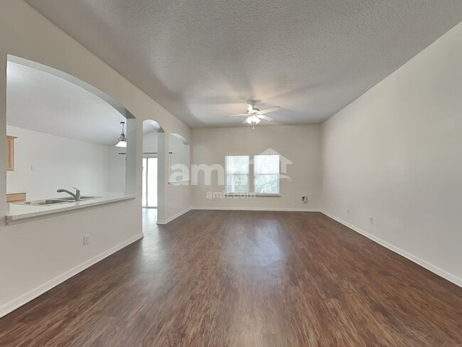 Building Photo - 13895 Devan Lee Dr N