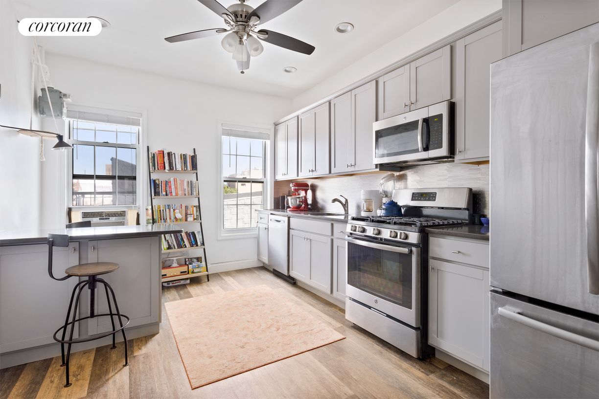 Foto principal - 117 Roebling St
