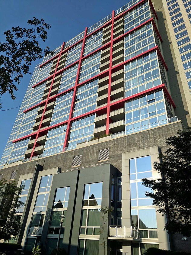 Luxury High Rise - 1841 S Calumet Ave