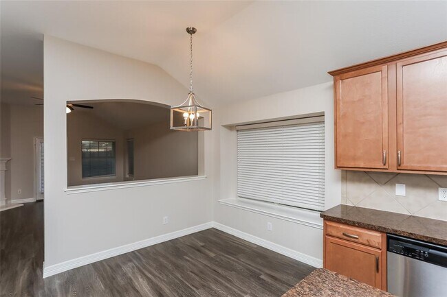 Foto del edificio - 9001 Heartwood Dr