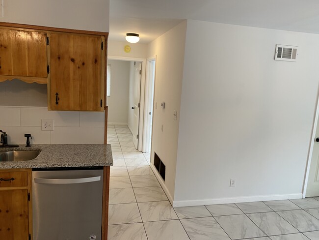 Building Photo - 213 Anderson Ln