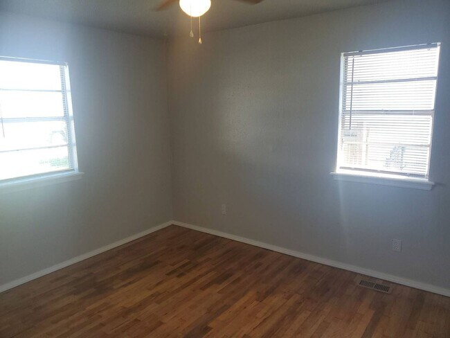 Foto del edificio - 2 Bedroom 1 Bath Home in Southwest Oklahom...