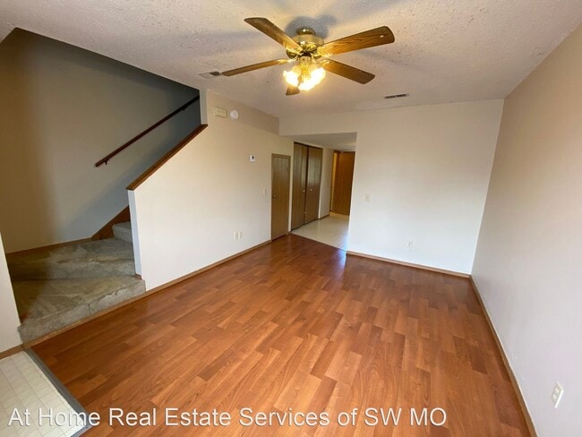 Building Photo - 1143-1189 W Hall St