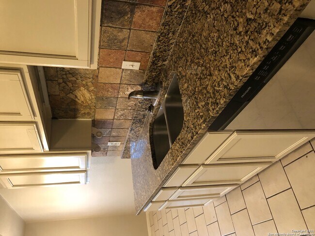 Building Photo - 8614 Ludtke Ave